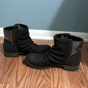 Super stylish short slouch edgy boots!